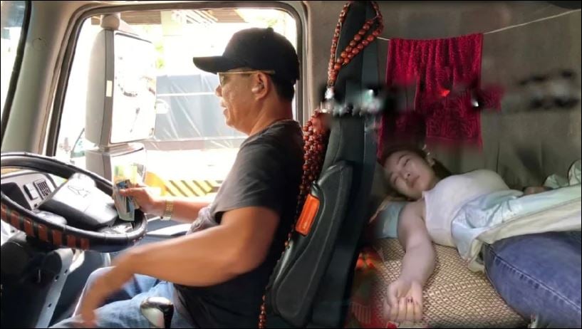 Tại sao tài xế xe tải thích mang theo người phụ nữ khi họ chạy đường dài, lý do rất buồn