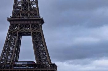 NÓNG: Tháp Eiffel đổ chuông b.áo cháy ngay trước thềm Giáng s.inh