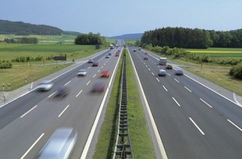 Lái xe trên đường cao tốc: 6 quy tắc “sống còn” tài xế nào cũng phải thuộc làu