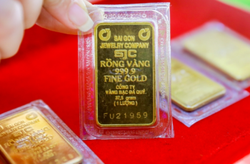 Giá vàng tăng mạnh rồi b:;ất ngờ lao dốc, SJC và nhẫn bám mốc 100 tr.iệu