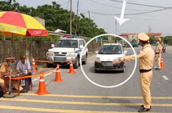 Tại sao kh.ông phải xe nào cũng bị CSGT kiểm tra? Hãy ghi nhớ 4 điểm này, cảnh s:;át giao th.ông sẽ kh.ông thèm để ý đến bạn