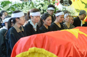 Cô giáo của Thiếu tá Nguyễn Đăng Khải nghẹn ngào: ‘Em nhờ tôi cuối năm đi đón dâu’