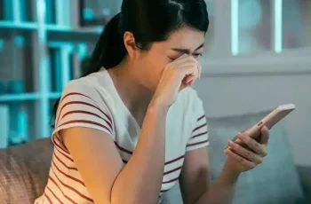 Chị chồng vay tiền, tôi cầm điện thoại chồng để trả lời rồi sốc ngất khi phát hiện bí mật động trời