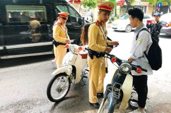 Kể từ 1/1/2025, chưa làm việc này mà lái xe máy dưới 50cc ra đường học sinh sẽ bị phạt nặng: Cha mẹ nắm cho rõ Kể từ 1/1/2025, chưa làm việc này mà lái xe máy dưới 50cc ra đường học sinh sẽ bị phạt nặng: Cha mẹ nắm cho rõ