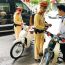 Kể từ 1/1/2025, chưa làm việc này mà lái xe máy dưới 50cc ra đường học sinh sẽ bị phạt nặng: Cha mẹ nắm cho rõ