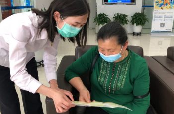 Đóng gần 830 triệu tiền bảo hiểm suốt 10 năm, đến hạn rút tiền thì công ty thông báo: “Hợp đồng ghi rõ phải đợi đến năm 2084”