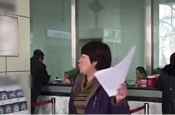 Người phụ nữ gửi tiết kiệm 71 triệu đồng, 2 tháng sau phát hiện tiền đã được dùng để mua bảo hiểm nhân thọ, ngân hàng khẳng định: “Đã có sự đồng ý của khách hàng”