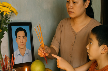 “Chồng đi biển gặp bão mất liên lạc đã 2 năm, tôi vẫn lập di ảnh thắp hương chồng mỗi ngày giỗ… “Chồng đi biển gặp bão mất liên lạc đã 2 năm, tôi vẫn lập di ảnh thắp hương chồng mỗi ngày giỗ…