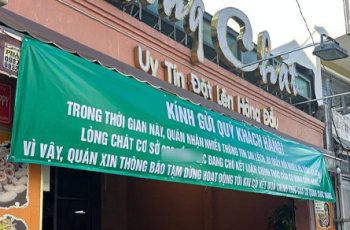 HOT: Cơ sở Lòng Chát TP.HCM bất ngờ dọn bàn ghế và bát đĩa chuyển đi dù chỉ mới thông báo “tạm dừng hoạt động”