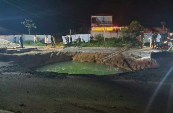 Tìm kiếm người và xe nghi rơi xuống ‘hố tử thần’ ngập nước ở Bắc Kạn Tìm kiếm người và xe nghi rơi xuống ‘hố tử thần’ ngập nước ở Bắc Kạn