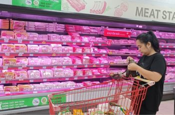 Hình ảnh trái ngược tại các siêu thị TP.HCM sau vụ C.P Việt Nam bị tố bán thịt heo bệnh