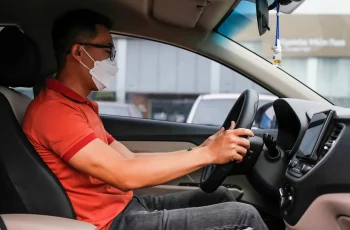 Căn đường cực chuẩn với thầy dạy lái xe lâu năm: Chỉ với 5 bước, lái mới đi thành thạo như tài xế taxi, “cân” mọi cung đường khó Căn đường cực chuẩn với thầy dạy lái xe lâu năm: Chỉ với 5 bước, lái mới đi thành thạo như tài xế taxi, “cân” mọi cung đường khó