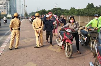 ‘Dắt xe máy không phải điều khiển phương tiện giao thông’, dắt xe máy không vi phạm nồng độ cồn