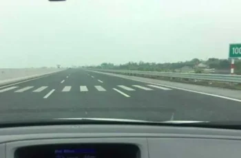 Biển 0 m, 50 m, 100 m trên cao tốc có ý nghĩa gì? Tài xế lần đầu về quê thắc mắc