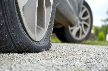 Nắng như thiêu đốt, lốp xe thành ‘bom nổ chậm’: Bí kíp giữ lốp ô tô luôn an toàn Nắng như thiêu đốt, lốp xe thành ‘bom nổ chậm’: Bí kíp giữ lốp ô tô luôn an toàn
