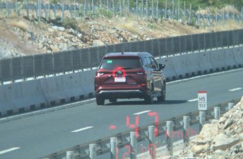 Loạt tài xế đi chậm ‘ngắm cảnh đẹp’ trên cao tốc nhận trát phạt