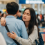 Ra sân bay đón em trai mà quên mang kính, tôi nhận nhầm người, còn lỡ làm 1 việc xấu hổ