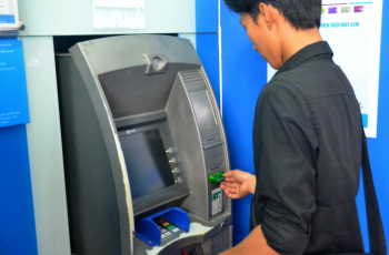 Kể từ bây giờ: Rút tiền tại ATM có 3 thay đổi lớn, ai không nắm rõ dễ bị dừng giao dịch