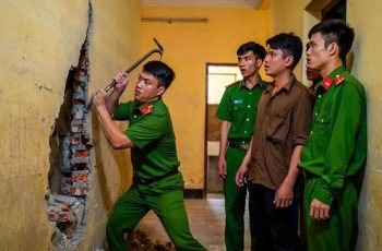 TP.HCM: Phát hiện mùi lạ, chủ nhà kêu người đục tường và phát hiện bí mật rợn người sau lớp gạch TP.HCM: Phát hiện mùi lạ, chủ nhà kêu người đục tường và phát hiện bí mật rợn người sau lớp gạch
