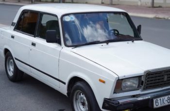 Sức mạnh vừa rẻ vừa bền của “Gấu Nga”: Giá rẻ hơn xe máy, chưa đến 50 triệu đồng lại có cái che mưa che nắng, ít hỏng hóc