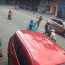 Người đàn ông đạp nữ xe ôm ngã giữa đường