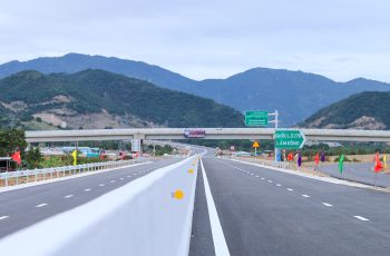 Chuyện gì đang thực sự diễn ra sau lớp nhựa đường kỳ lạ bảo hành 10 năm của Tập đoàn Sơn Hải?