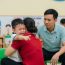 Kết hôn 3 năm vợ vẫn không thể si;;nh con tôi đành ly hôn theo ý mẹ để cưới người khác. Chỉ sau 1 năm vợ mới đã si;;nh con. Từ đó tôi không liên lạc gì với vợ cũ nữa để toàn tâm toàn ý với vợ con hiện tại. Một lần đưa con trai đi học, tôi đứng hình khi gặp đứa tr;;ẻ giống y hệt mình, tôi bắt chuyện rồi hỏi tên bố đứa trẻ, ai ng;;ờ lại là