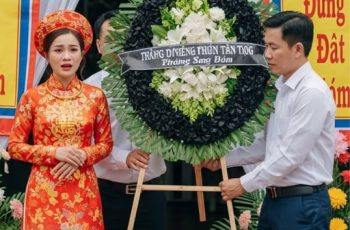 Ngày cưới của tôi, một vòng hoa ta:ng bất ngờ được gửi đến, dòng chữ trên đó khiến tôi ngã quỵ ôm mặt khóc: Thà là Ô Thước chứ xin đừng cách biệt âm dương