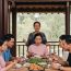 Bố tôi tái hôn sau 5 năm mẹ tôi bỏ đi, 12 năm sau mẹ tôi trở về đòi nối lại tình xưa, bố tôi vội đồng ý nhưng mẹ kế tôi thì sao bây giờ