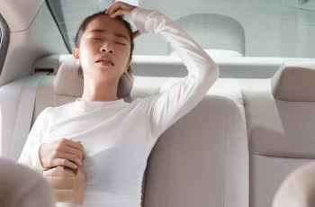 Tại sao xe điện êm ái là thế mà lại khiến người ngồi dễ say hơn ô tô xăng?
