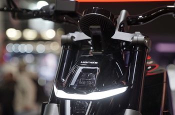 Xuất hiện xe máy điện Honda dùng sạc ô tô, cắm điện 20 phút đầy 80% pin, ra mắt ngay tháng sau