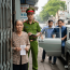 Tôi có 2 con trai mà chẳng nhờ được gì vì chúng sợ vợ, ngoài 60 tuổi tôi vẫn phải sống một mình, ốm đau gọi khản cổ chẳng đứa nói đến, tôi đành nói dối trúng số 1 tỷ