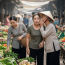 Mới thuê được cô giúp việc rất xinh đẹp ưng ý, nào ngờ đi chợ hàng xóm thì thầm nói cho tôi sự thật bẽ bàng, hôm sau tôi lén tráo luôn cái chổi trong nhà thì ngỡ ngàng biết được…