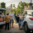 2 vợ chồng ki cóp tiền mua ô tô, lần đầu về quê tôi nóng mặt khi cả nhà chồng chân toàn bùn đất trèo lên xe mới, bố chồng bảo tôi tự đi xe máy theo sau, để chồng chở các bác, tôi sôi máu bỏ thẳng vào cốp xe