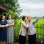 Bà cụ bán nhà chia tiền cho 3 con gái, nhưng yêu cầu mỗi tháng gửi cho mình 3 triệu phụ dưỡng, ai cũng từ chối, chỉ có chị cả đồng ý