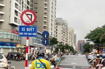 Tranh cãi vị trí có biển cấm ô tô rẽ trái có được quay đầu xe không?