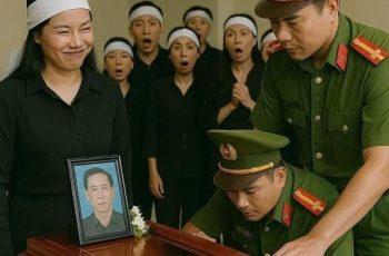 Cả xóm kính nể khi người vợ trẻ chăm chồng liệt suốt 12 năm không rời, ai ngờ trong đến ngày chồng qua đời