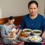 Con dâu ở cữ bị mẹ chồng cho ăn đồ thiu, màn xử trí cao tay của thông gia khiến bà lăn đùng ra giả vờ khóc