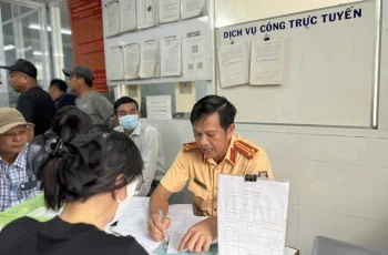 ‘Đóng phạt nguội được nộp online nhưng vẫn phải đến xếp hàng’: CSGT nói gì?