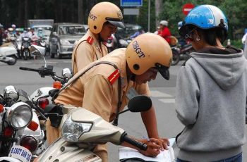 Trước 31/12/2025: Đối tượng bắt buộc cấp đổi lại Giấy đăng ký xe, giữ lại CSGT phạt đến 6 triệu