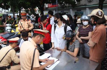 Hàng trăm phụ huynh, học sinh bị xử lý vì vi phạm giao thông