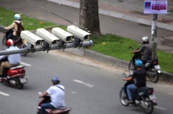 Tại sao một cột giao thông lại lắp nhiều camera như thế?