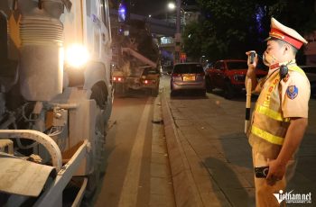 CSGT đang làm nhiệm vụ điều tiết giao thông không được dừng xe, xử lý vi phạm