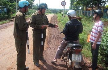 8 lỗi người đi xe máy sẽ bị công an xã phạt từ 1/1/2025