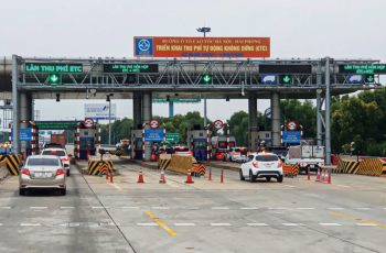 Bố trí nhân sự 24/24h tại các trạm thu phí để hỗ trợ chuyển đổi tài khoản giao thông