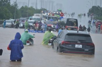 Xe điện không bị thủy kích, chạy vào đường ngập nước: Sai lầm của nhiều tài xế