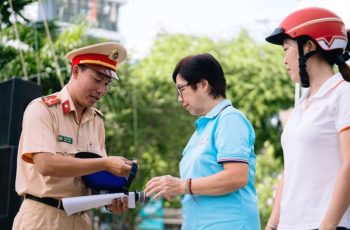 Đổi giấy phép lái xe sang thẻ PET để tránh lừa đảo nộp phạt