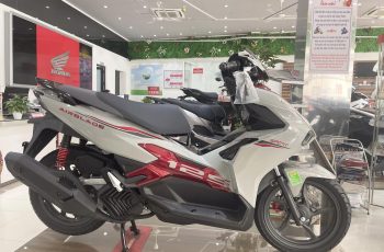 Bảng giá xe Honda Air Blade 2025 giữa tháng 10/2025 giảm khó tin: Khắc chế Yamaha NVX 155 vì quá rẻ