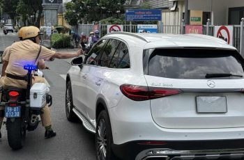 Dừng, đỗ ô tô để ăn uống, tài xế ngỡ ngàng vì bị phạt nguội