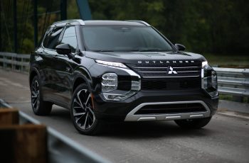 Hết thời? Mitsubishi Outlander ngừng bán tại Việt Nam Hết thời? Mitsubishi Outlander ngừng bán tại Việt Nam